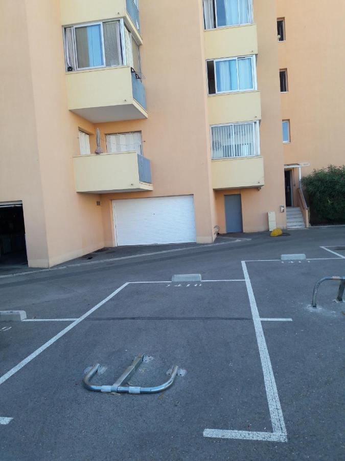 Joli Appt 2 Et Avec Parking Dans Ombragee Et Calme 5mns Et Commerces Apartment Le Grau-du-Roi