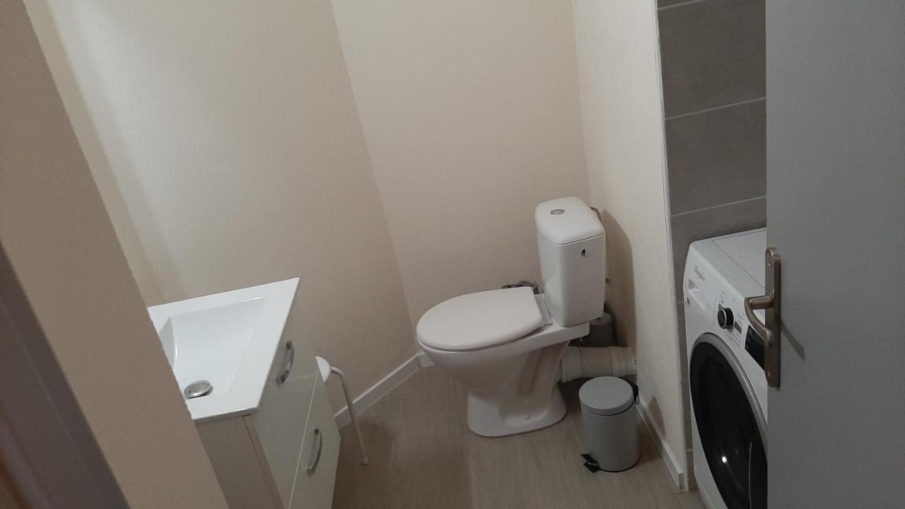 Joli Appt 2 Et Avec Parking Dans Ombragee Et Calme 5mns Et Commerces Apartment *